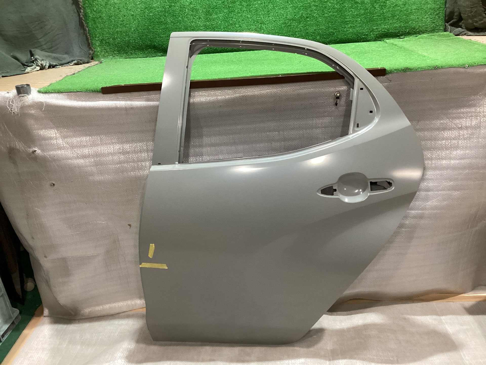 ヤリス　左リアドアパネル