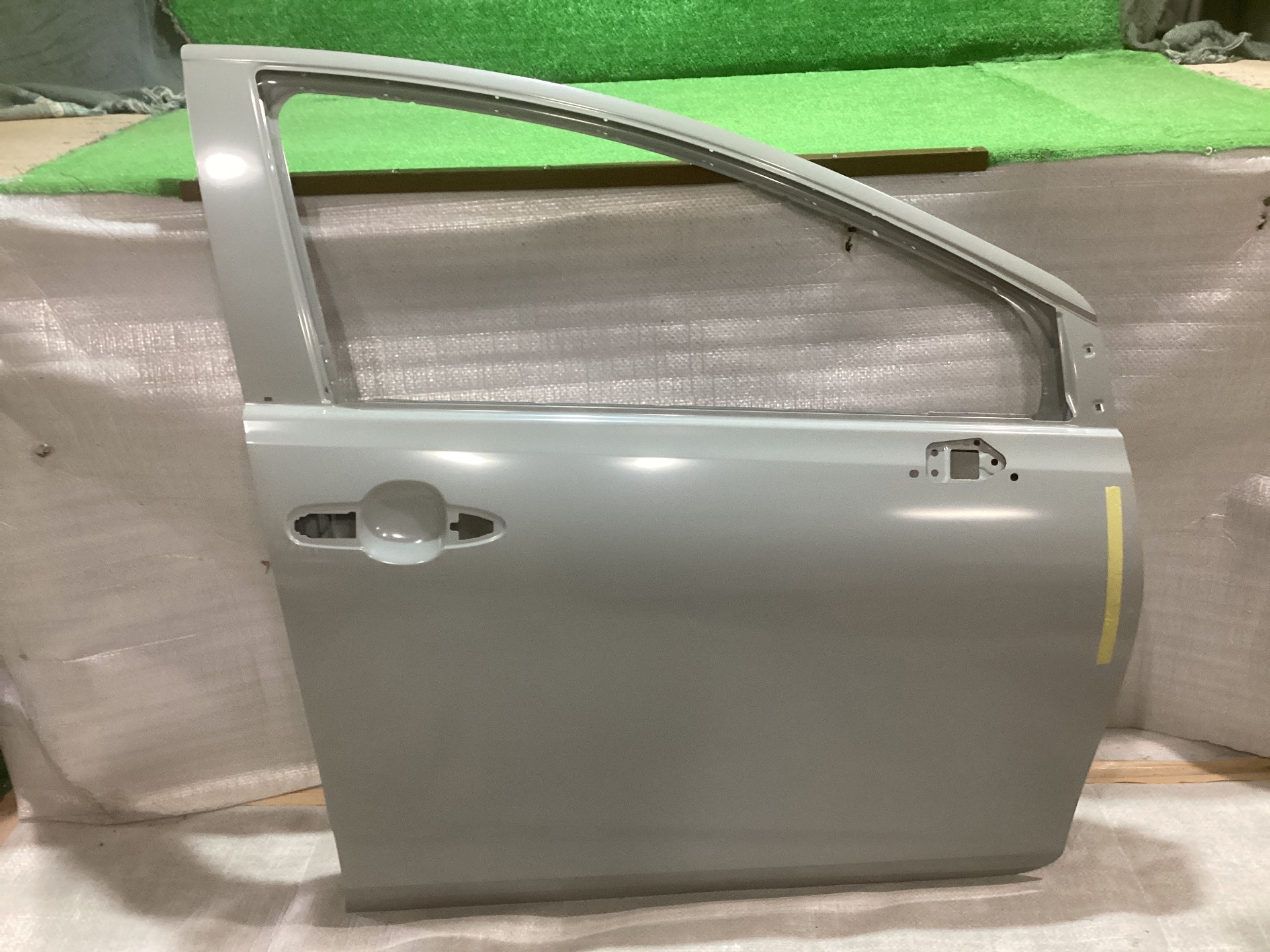 アクア　右フロントドアパネル