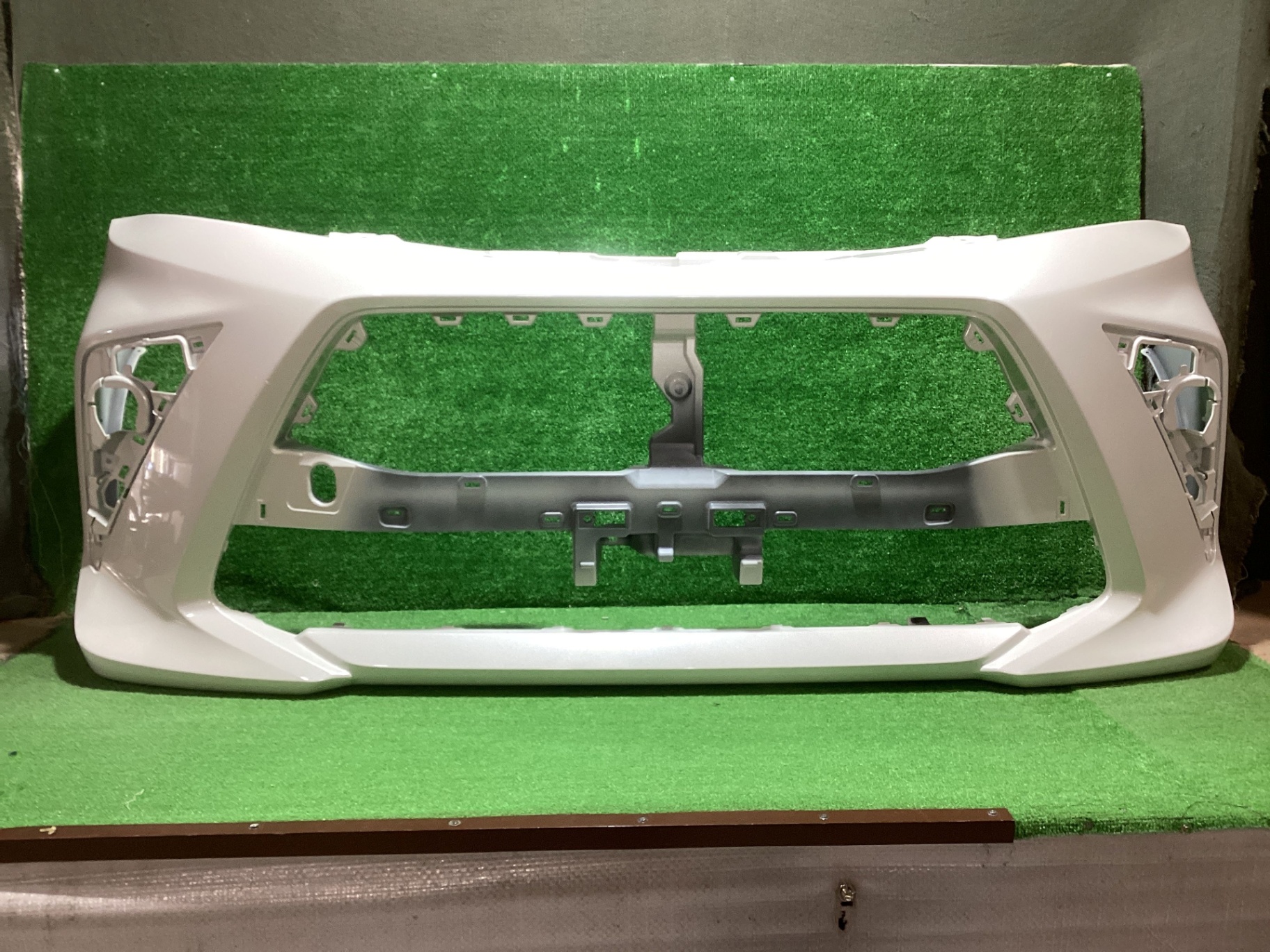 ルーミー　フロントバンパー