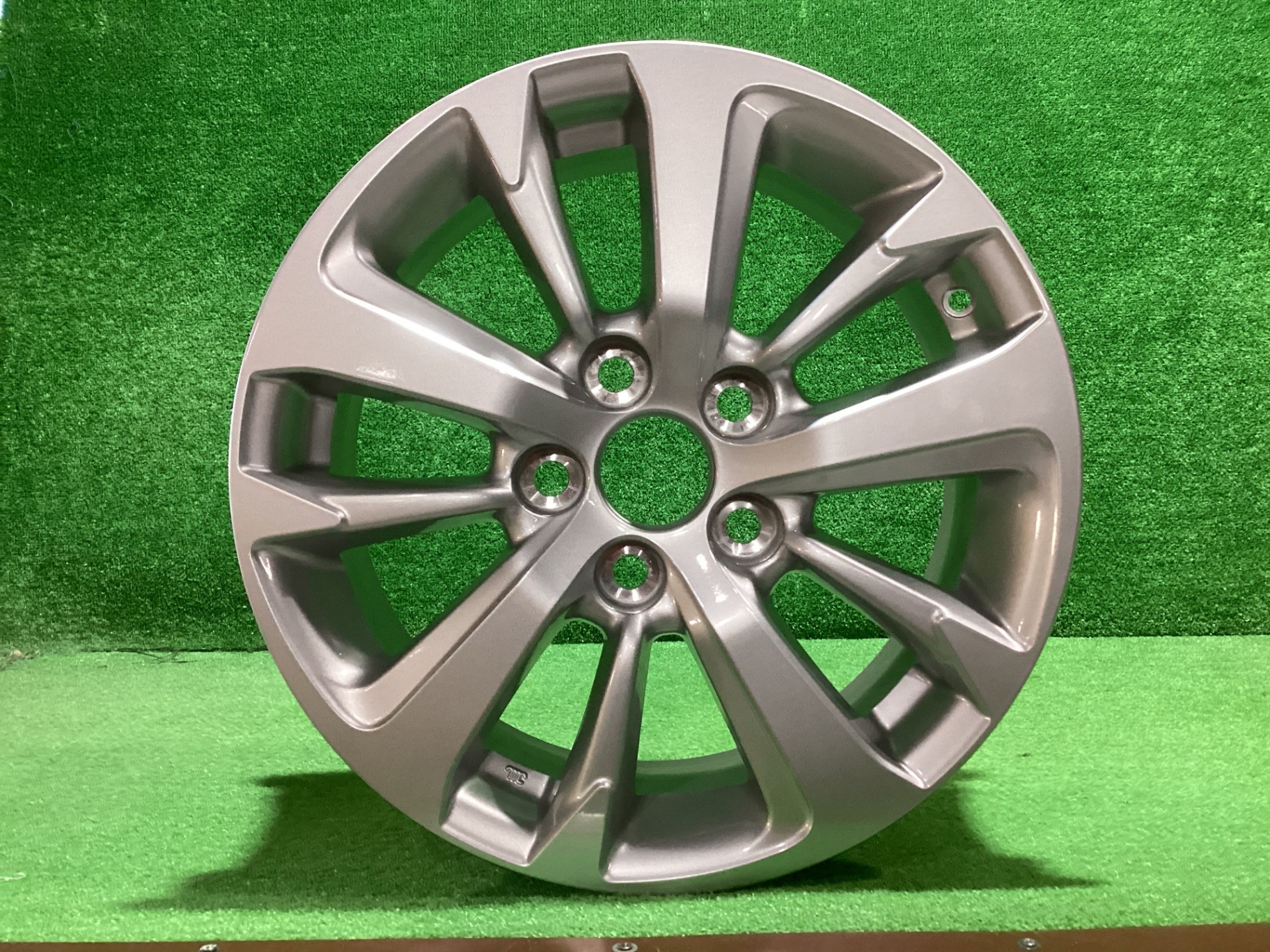 ヤリスクロス　純正ホイール