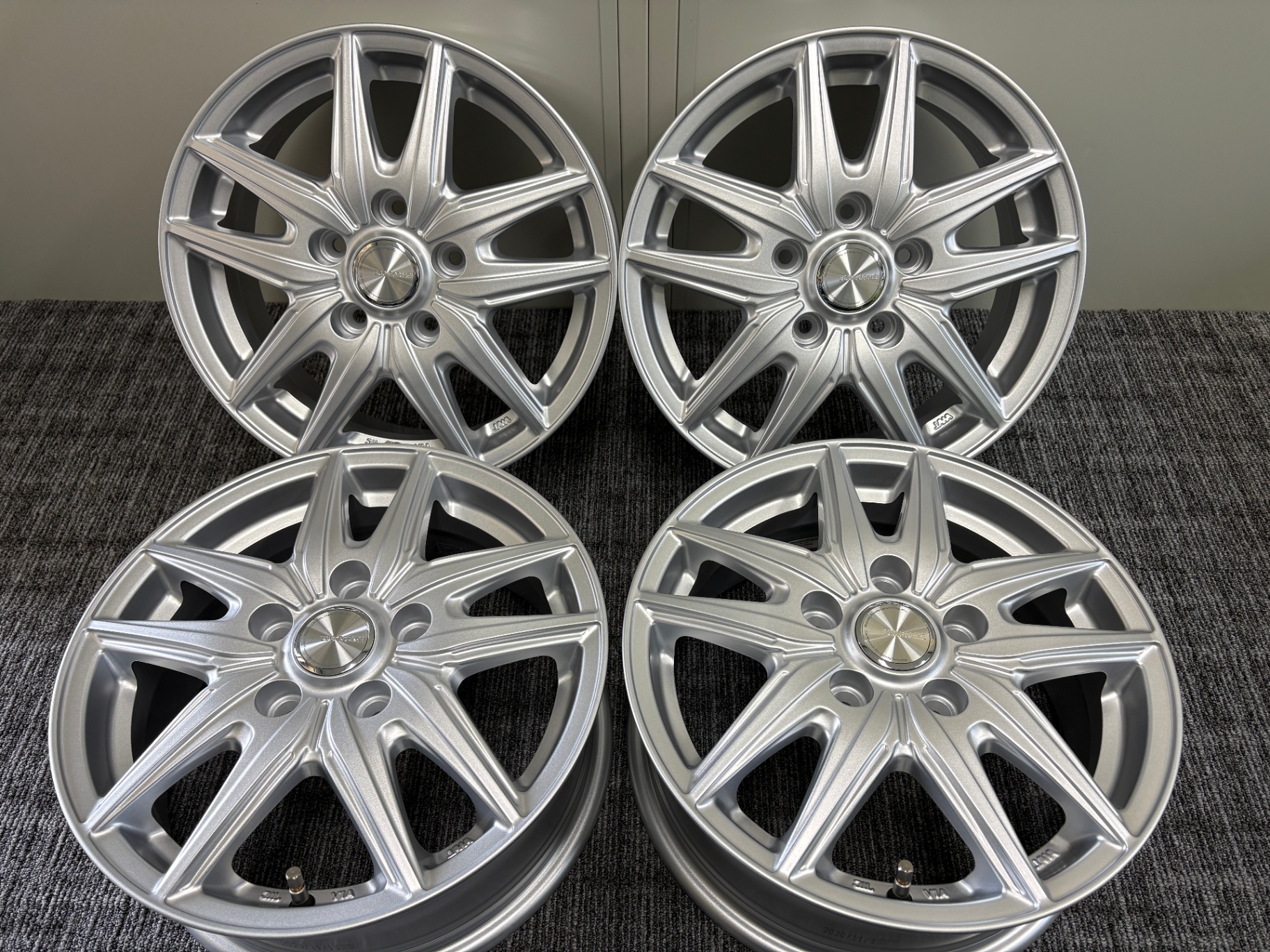 T100 ブリヂストン ECOFORME 15X6.0J +53 5H 114.3 4本セット