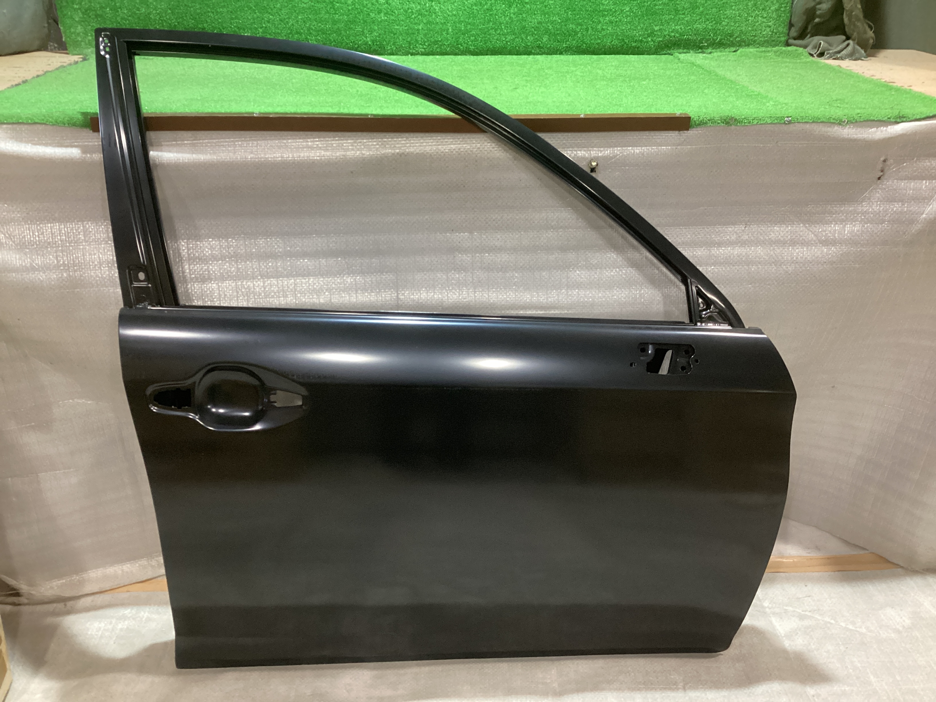 カローラフィールダー　右フロントドアパネル