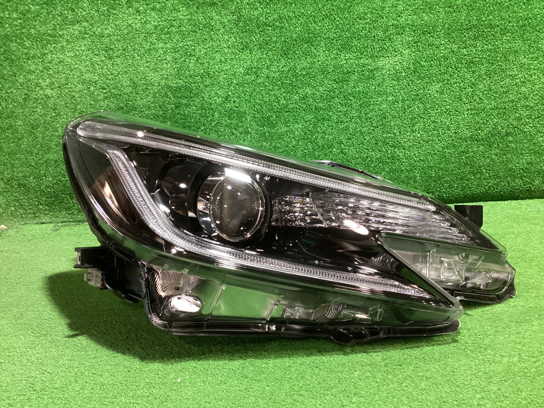 マークX　右ヘッドライト