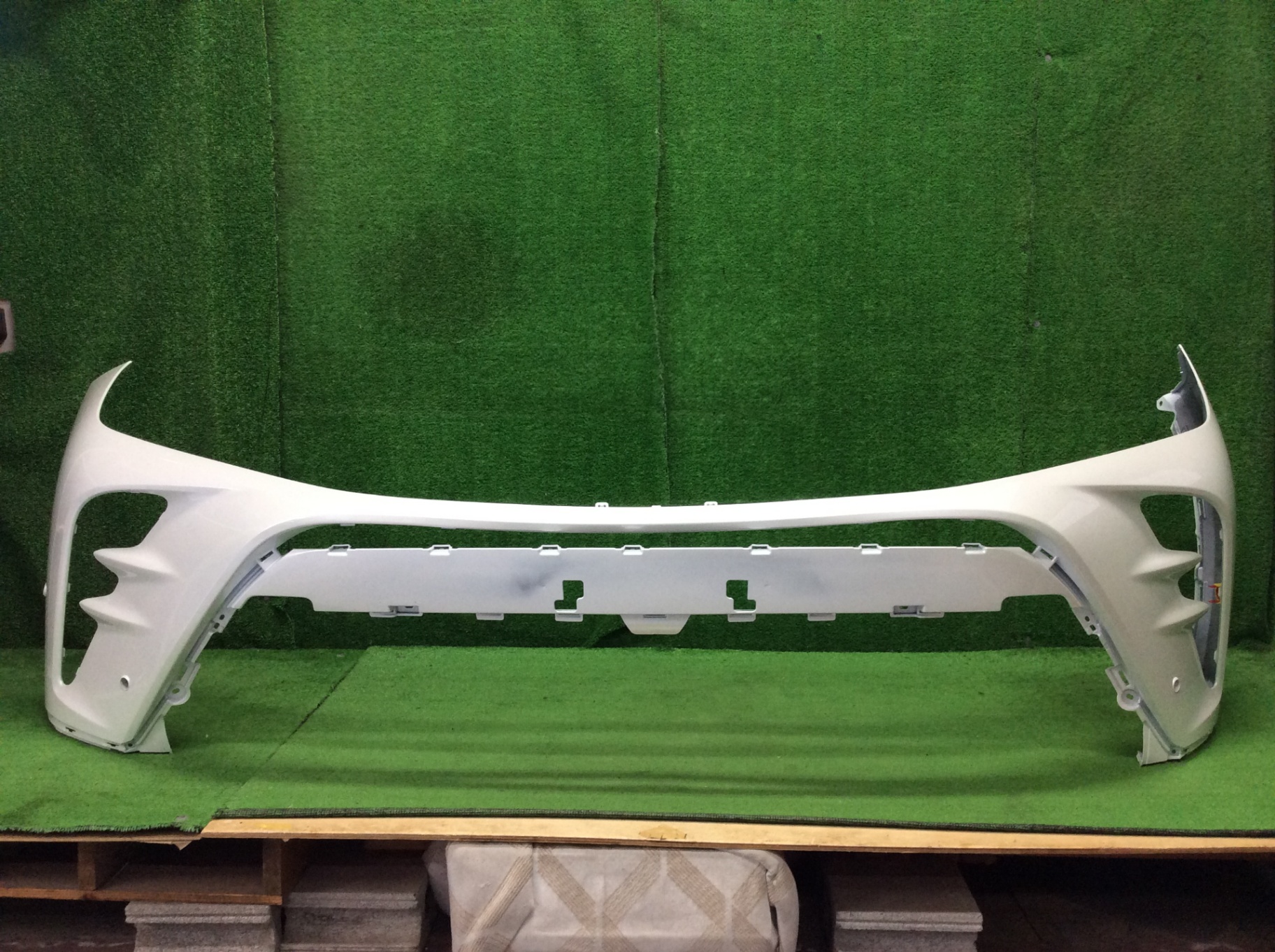 クラウン　フロントバンパー