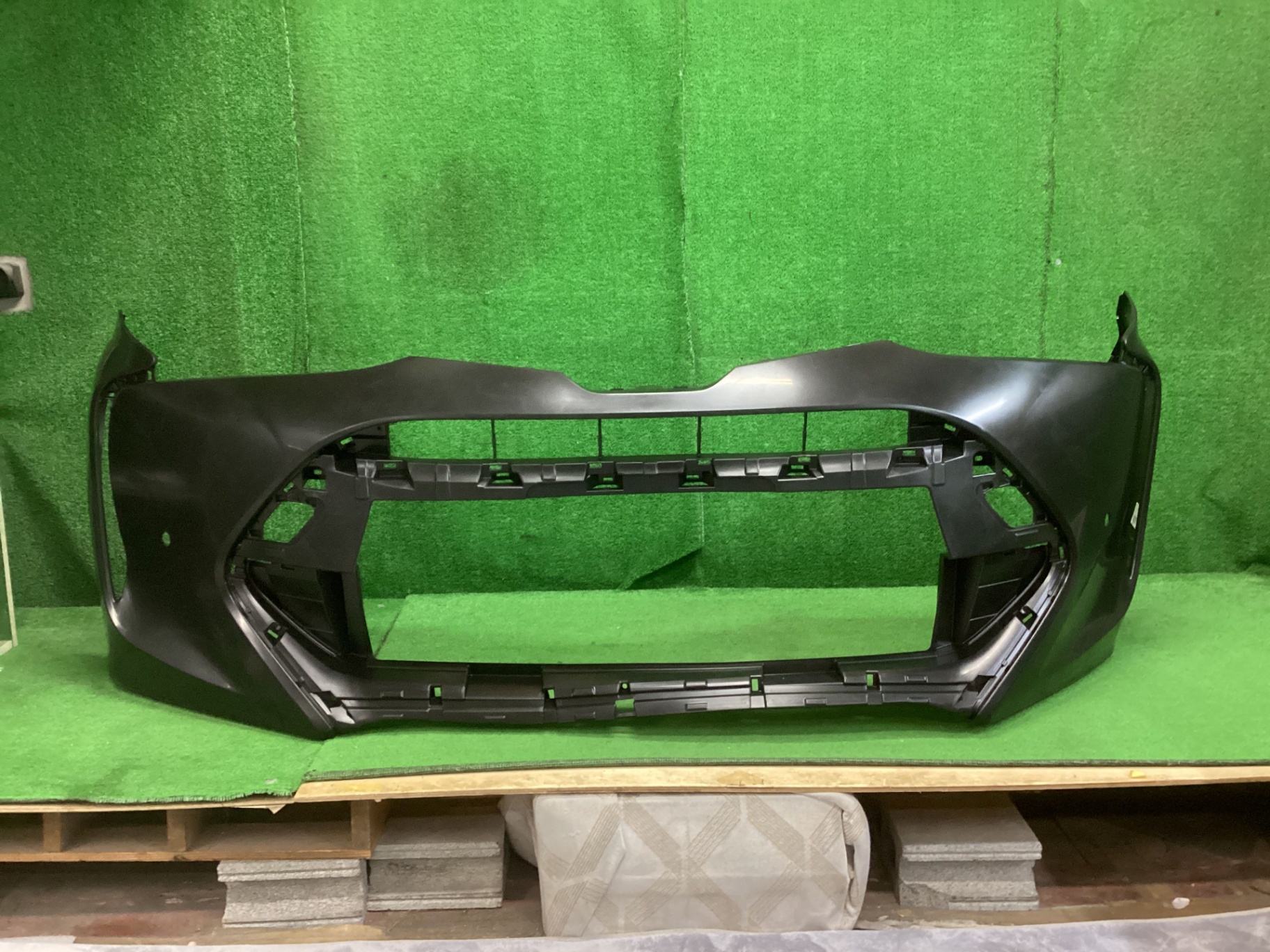 エスティマ　フロントバンパー