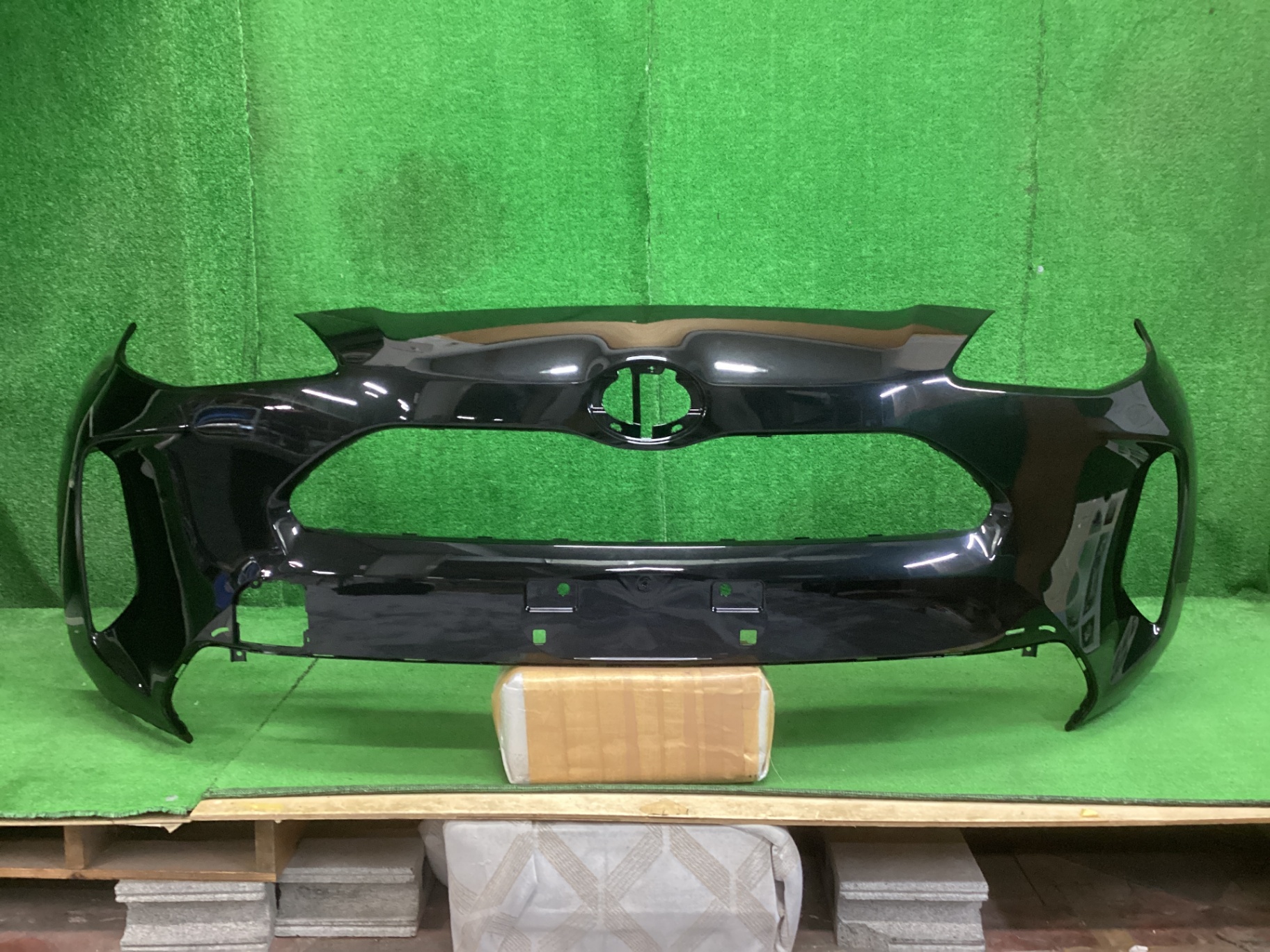 ヤリスクロス　フロントバンパー