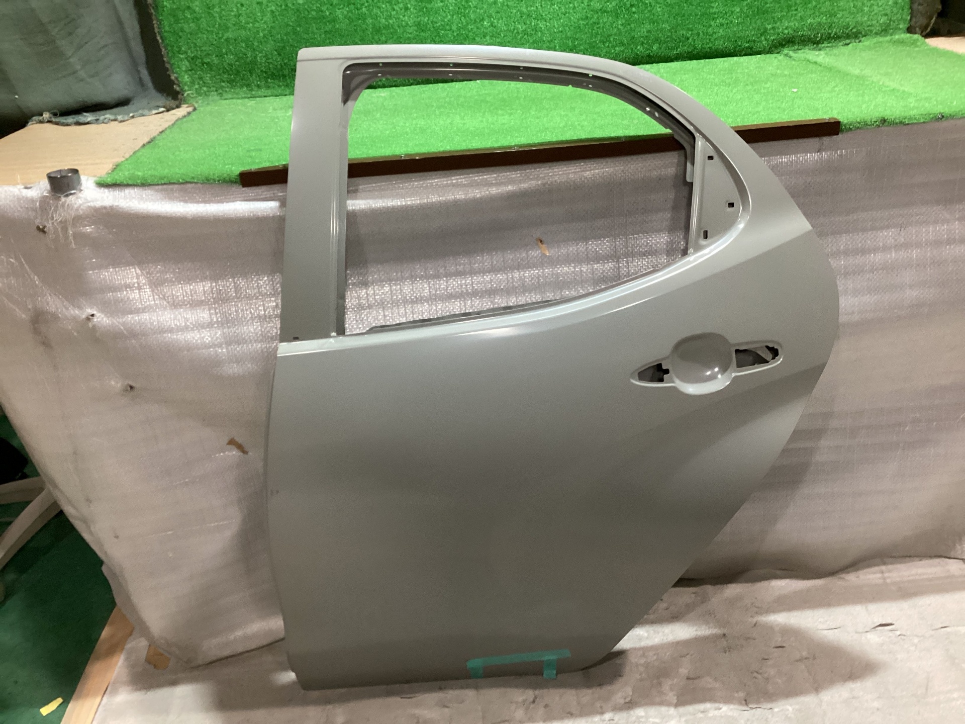 ヤリス　左リアドアパネル