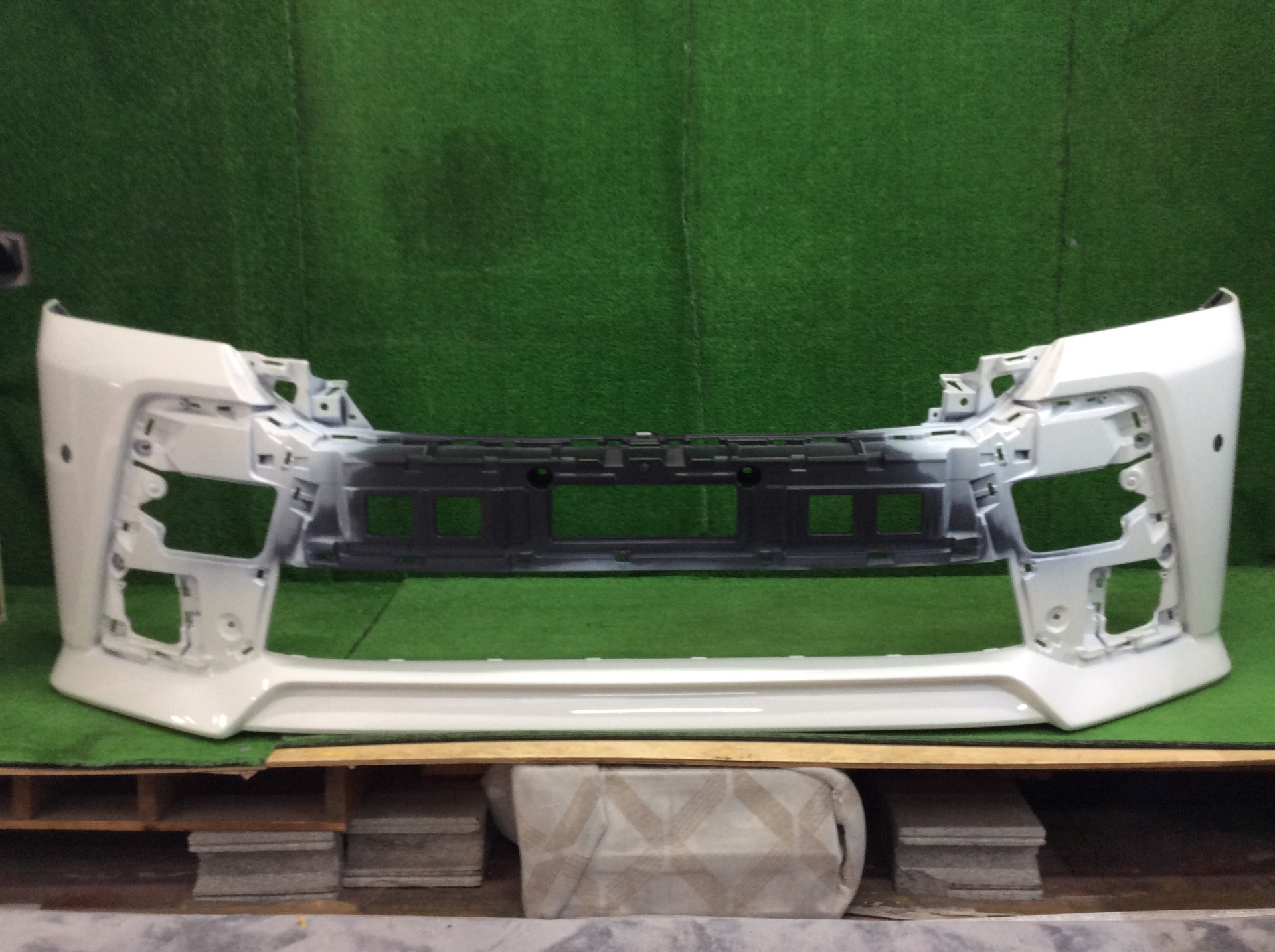 ヴェルファイア　フロントバンパー
