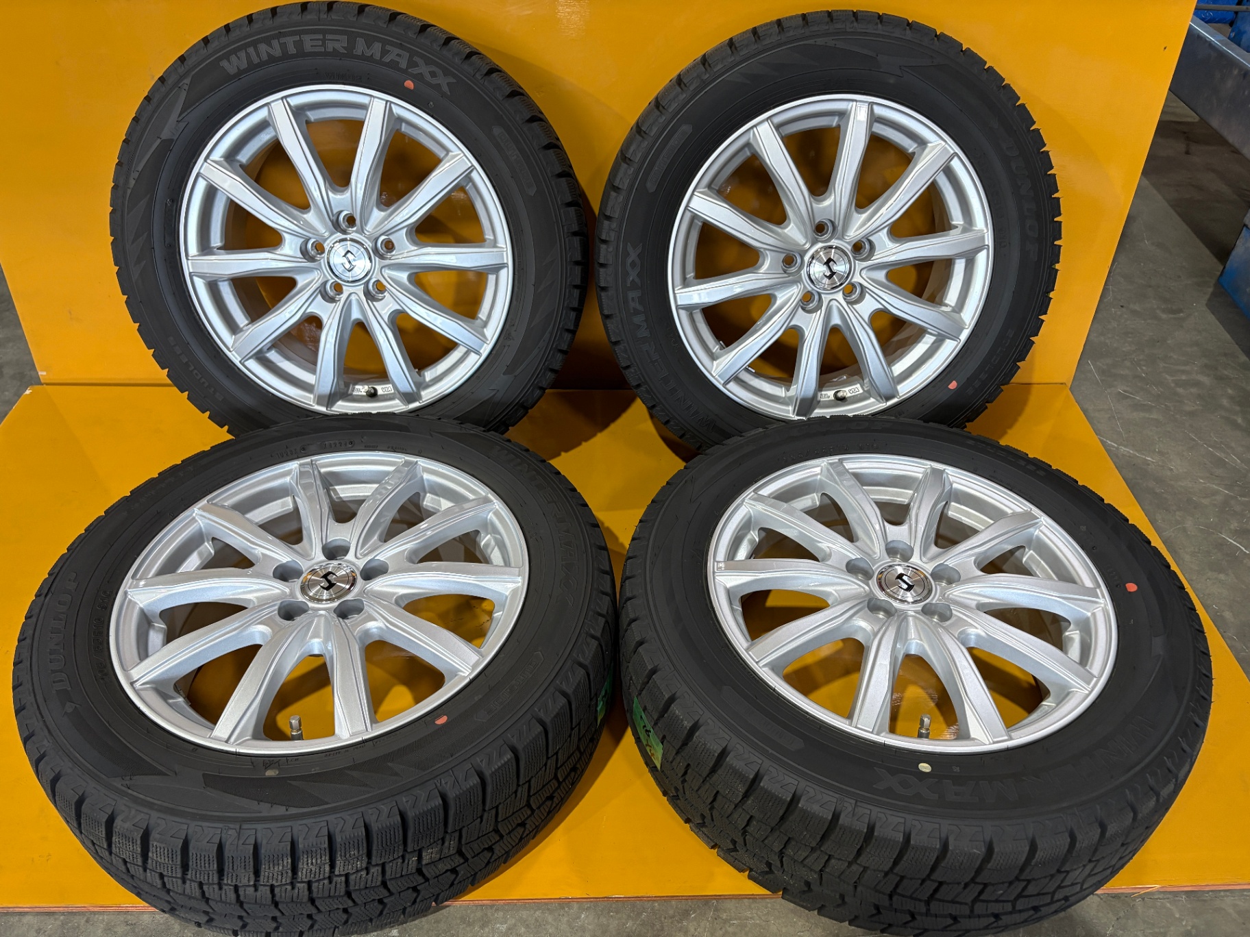 T76 スタッドレスタイヤ＆ホイールセット ダンロップ ウインターマックス02 205/55R16  シークレットSH 16X6.5 +47 5H 100