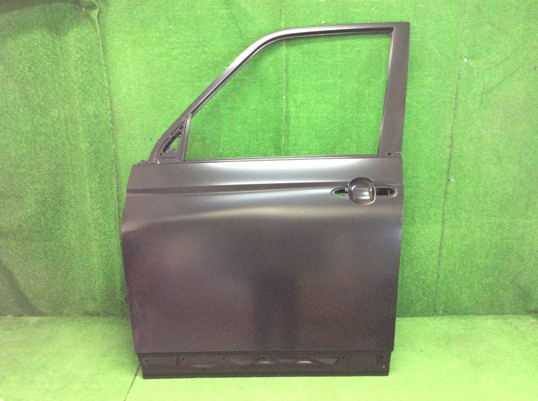 ノア　左フロントドアパネル