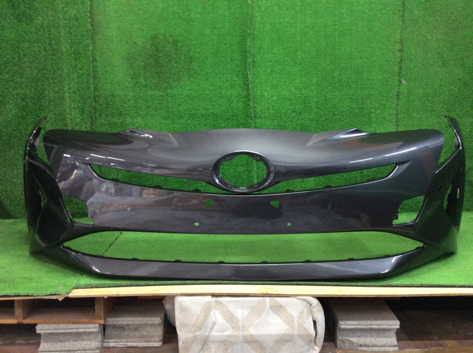 プリウス　フロントバンパー