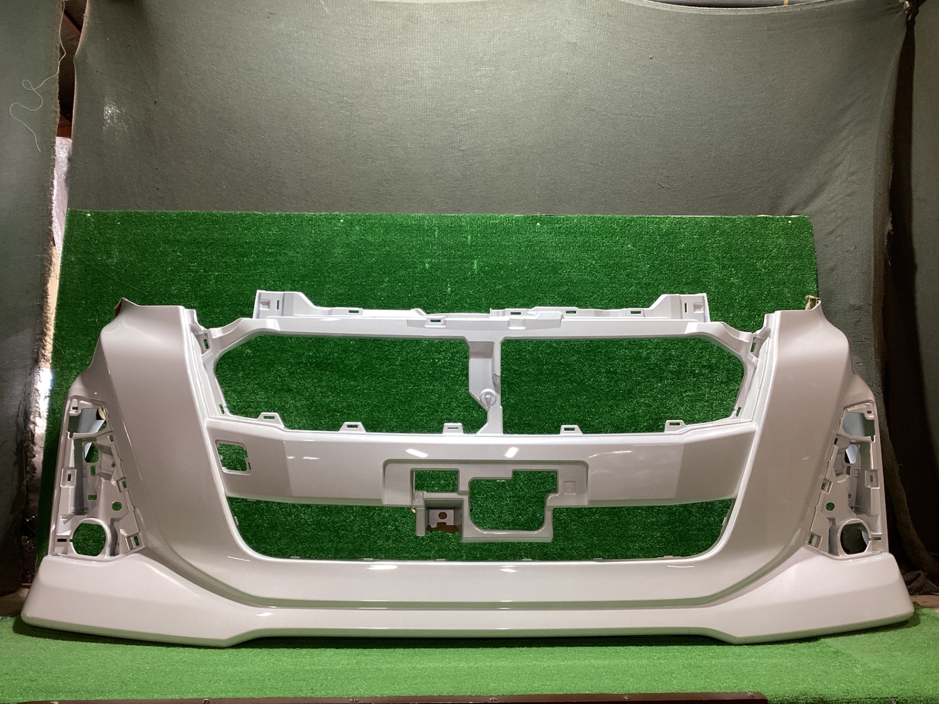 ルーミー　フロントバンパー