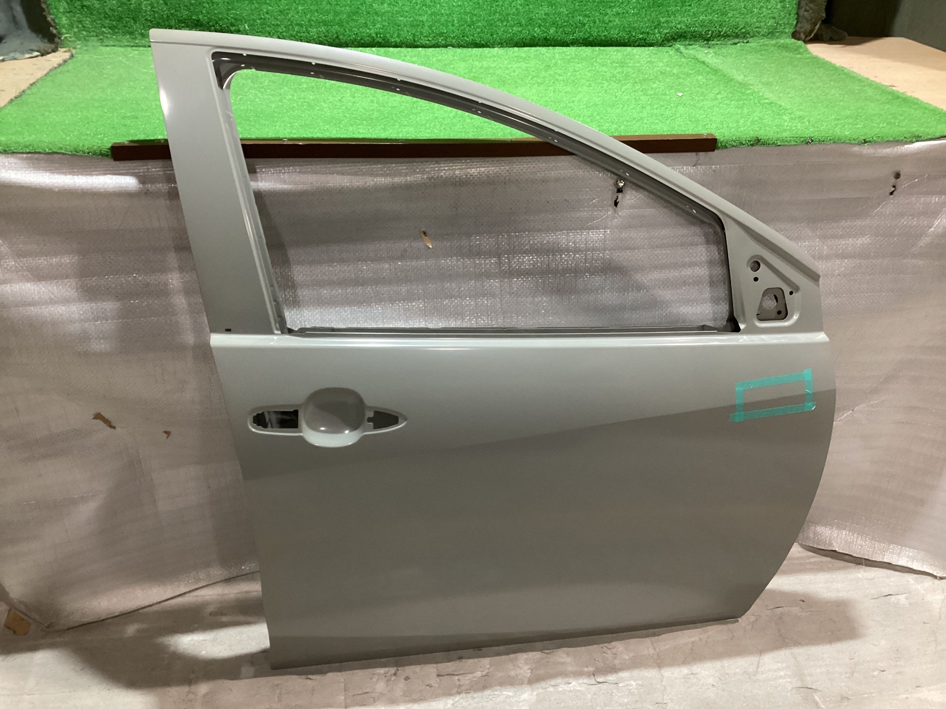 ヤリス　右Fドアパネル※送料無料※