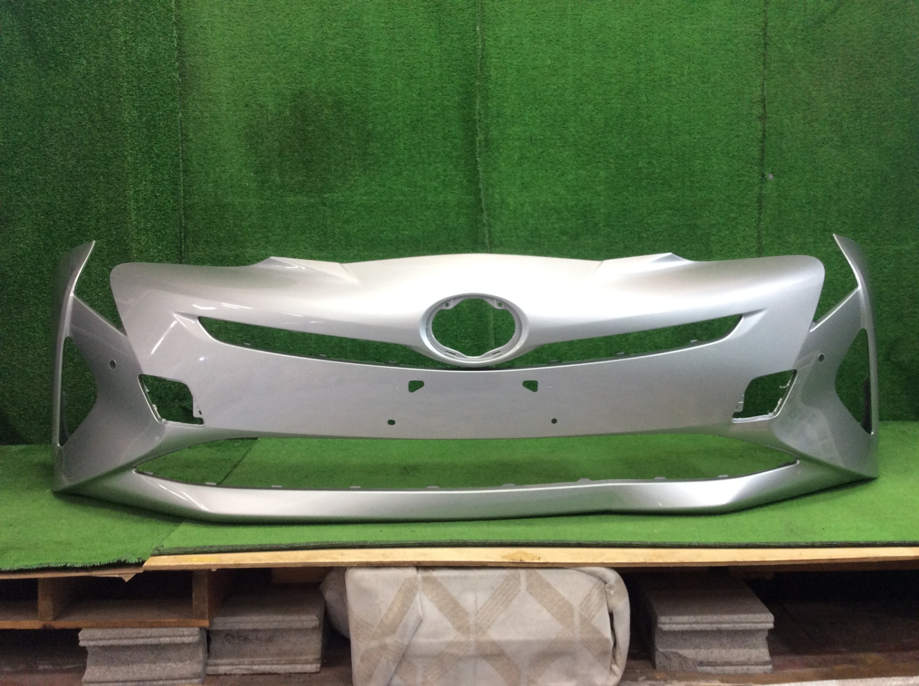 プリウス　フロントバンパー