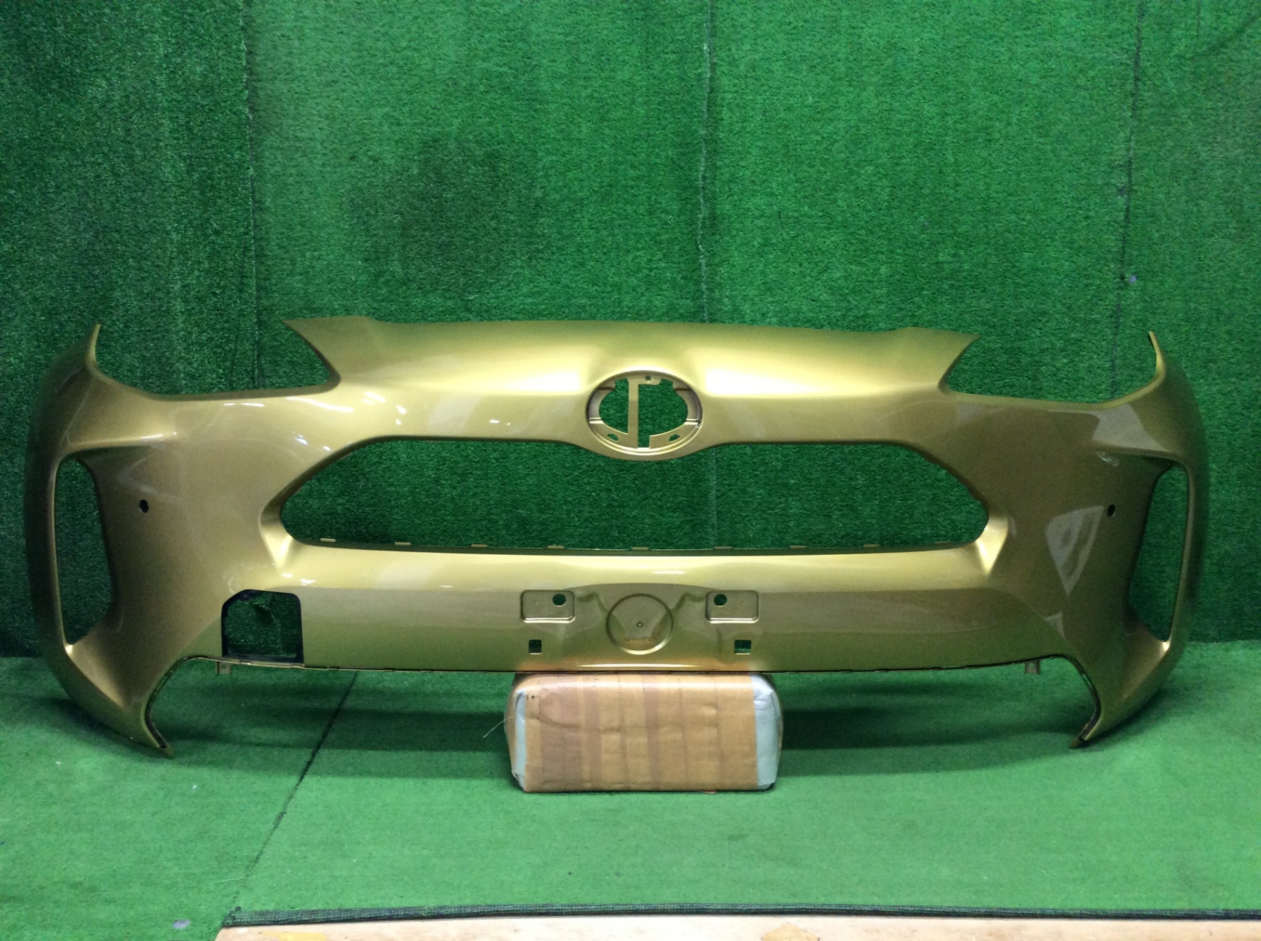 ヤリスクロス　フロントバンパー