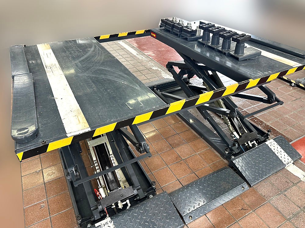 イーグルリフトⅡZ　バンザイ製 EGY-25LZN　能力2.5ｔ　低床床上リフト　No,527