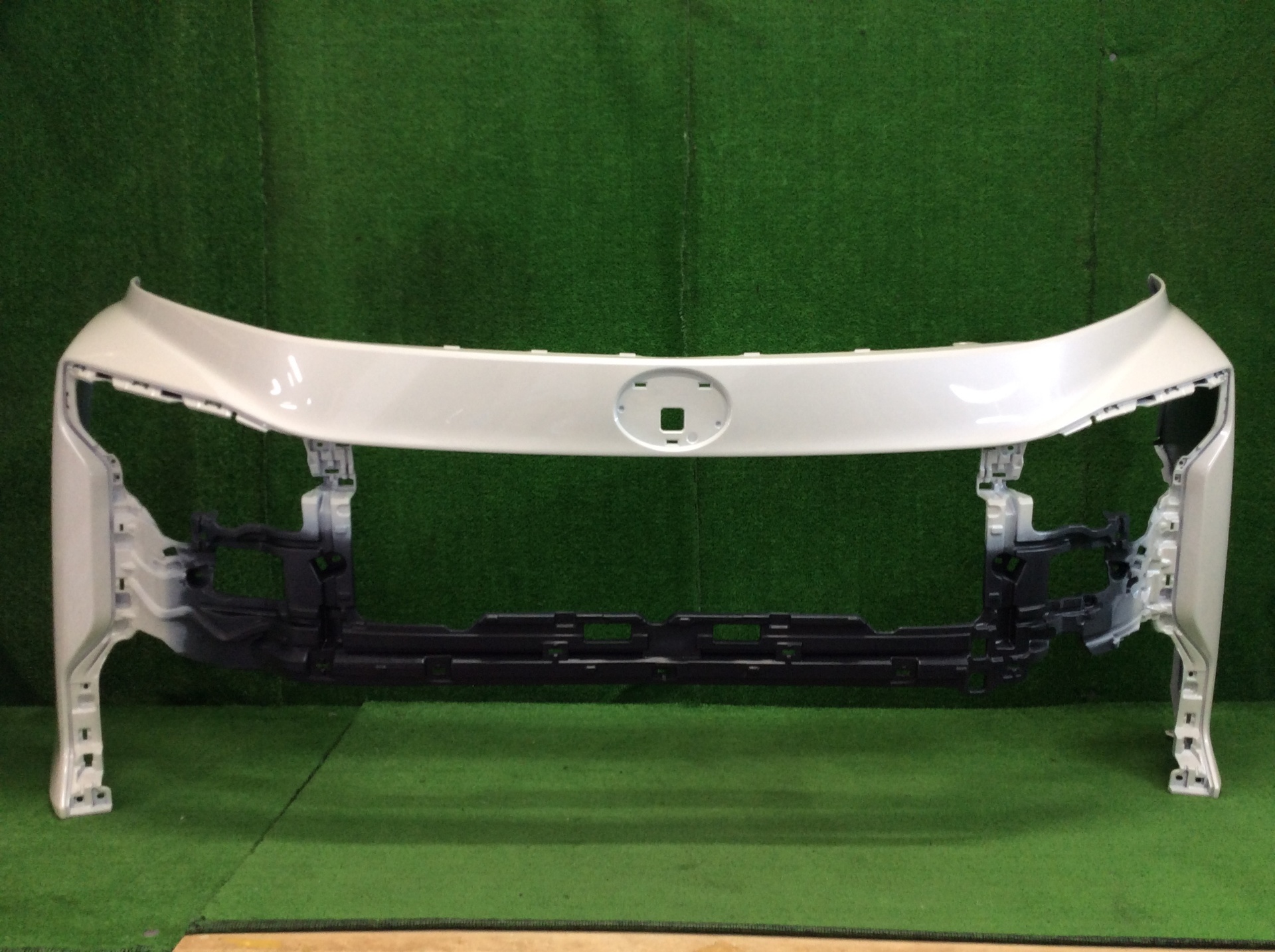 ヴォクシー　フロントバンパー