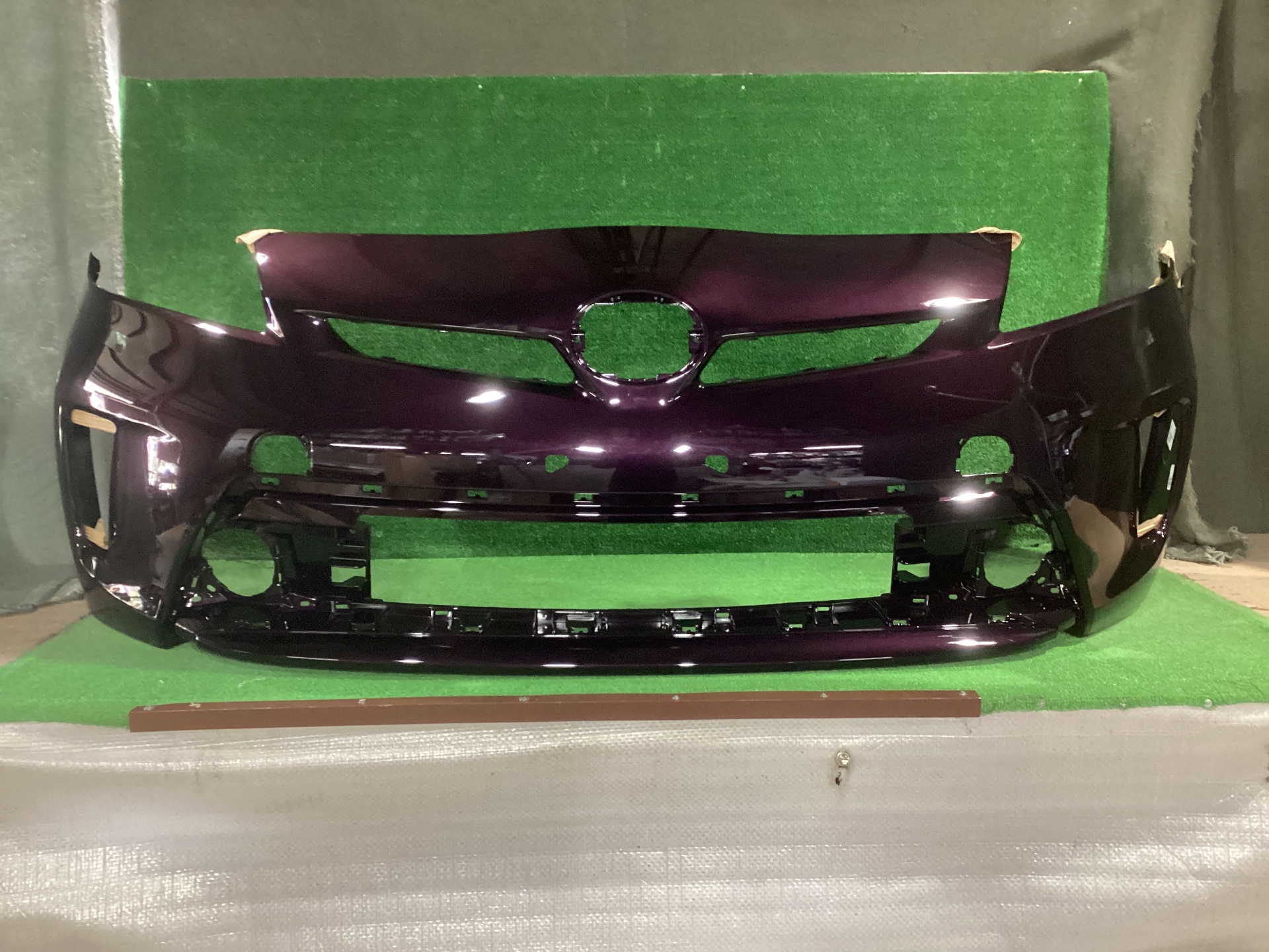 プリウス　フロントバンパー