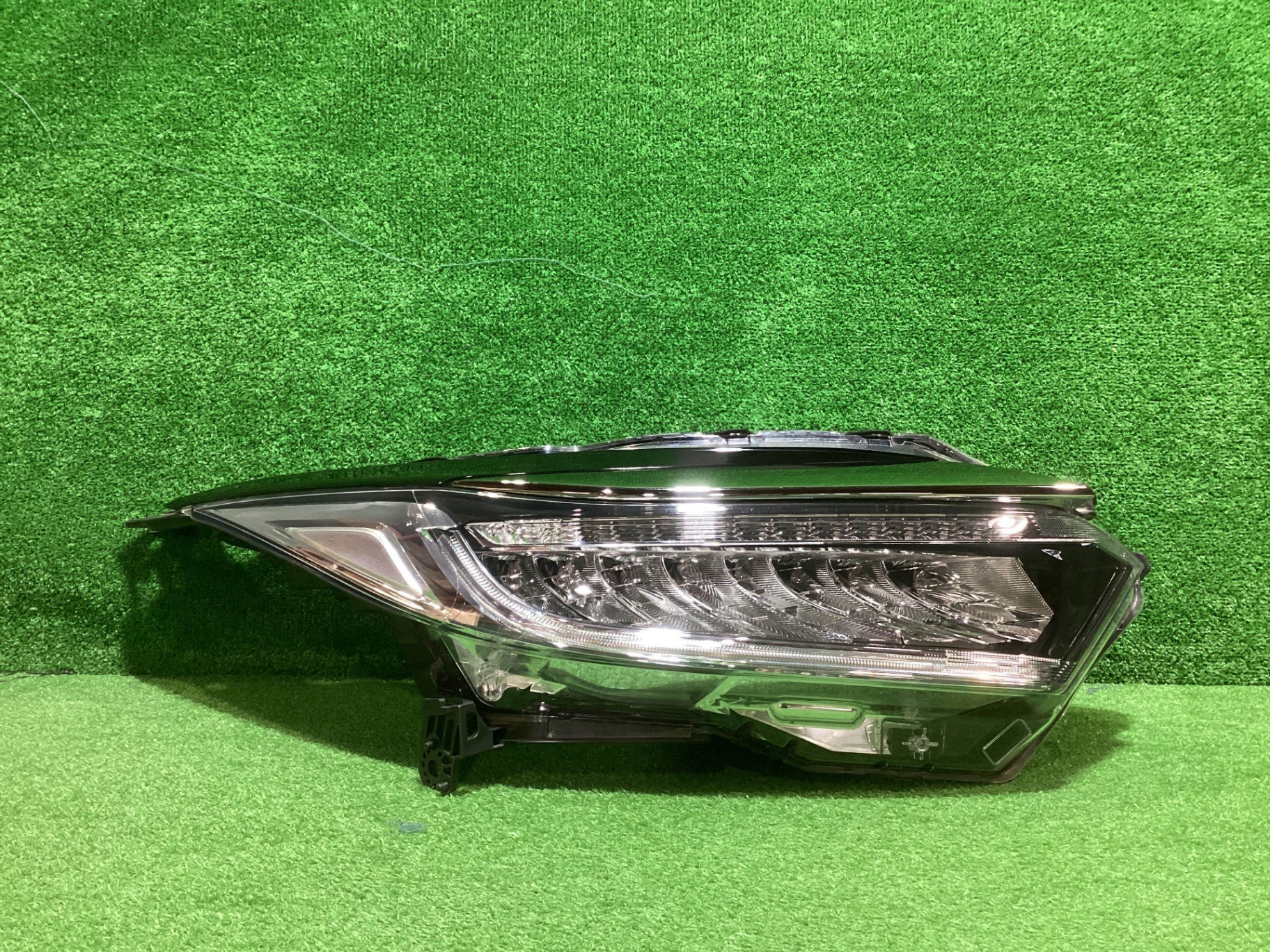 ヴェゼル　右ヘッドランプ　※送料無料※