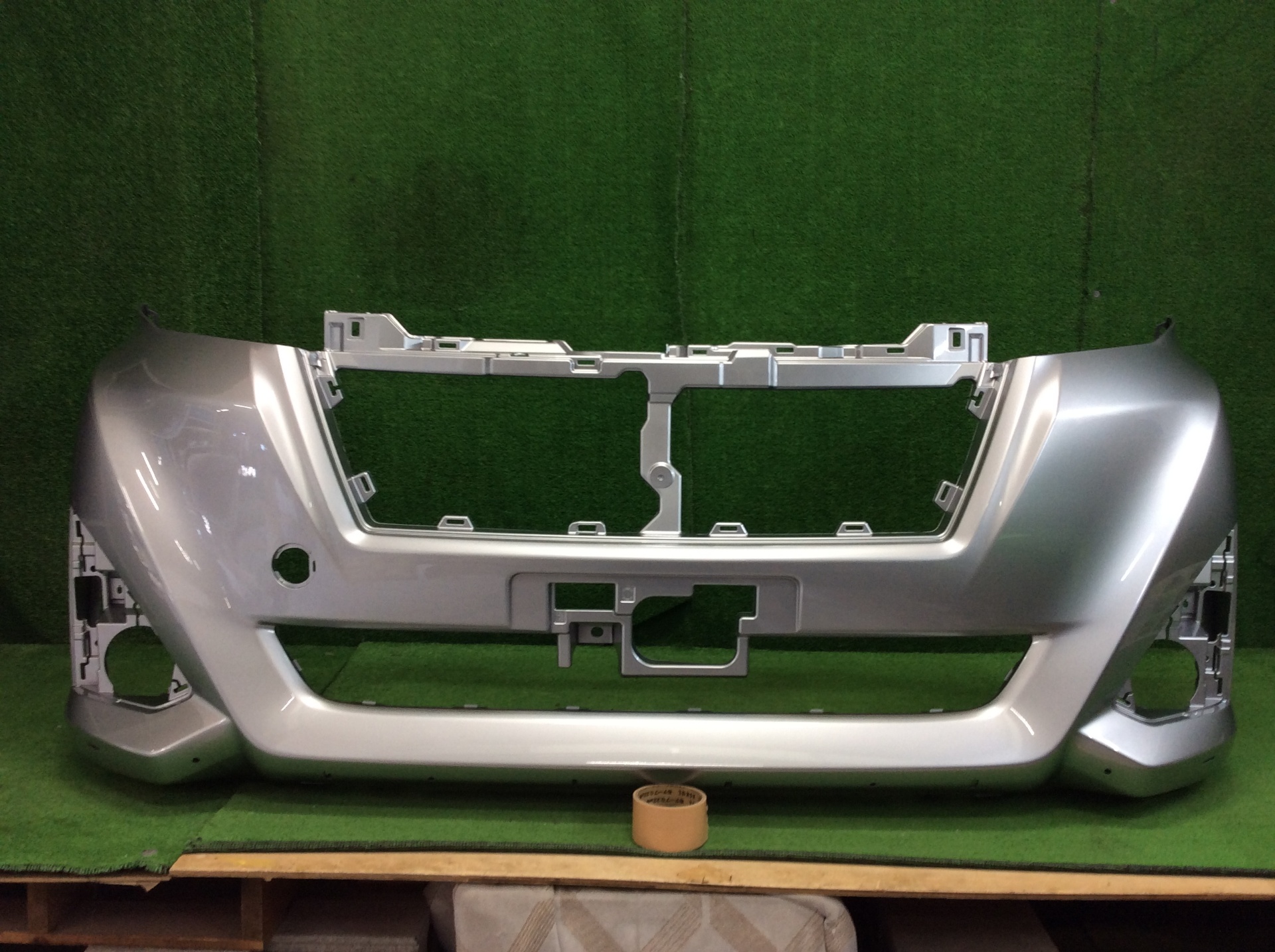 ルーミー　フロントバンパー