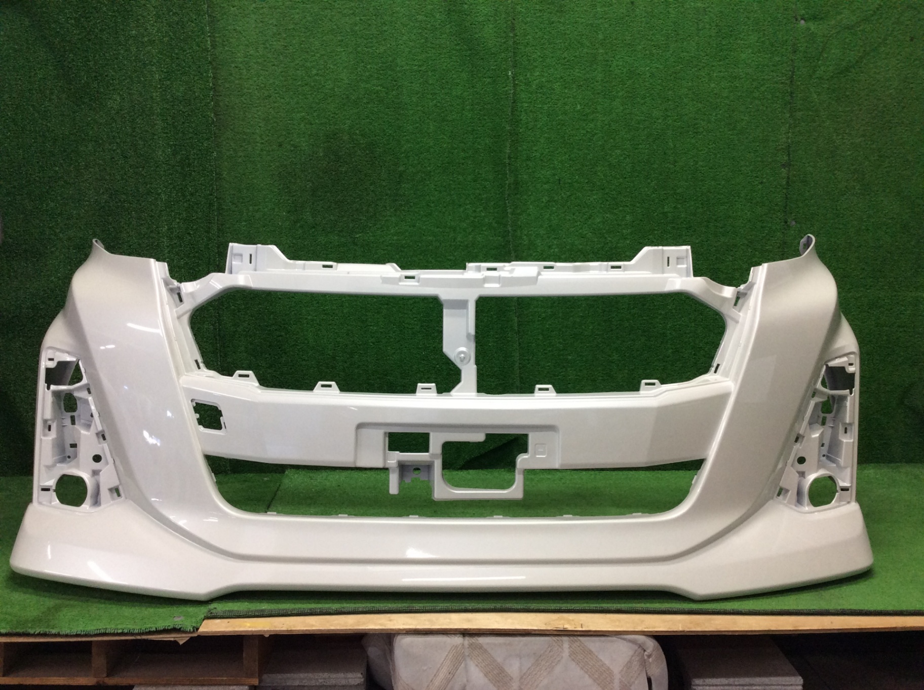 ルーミー　フロントバンパー