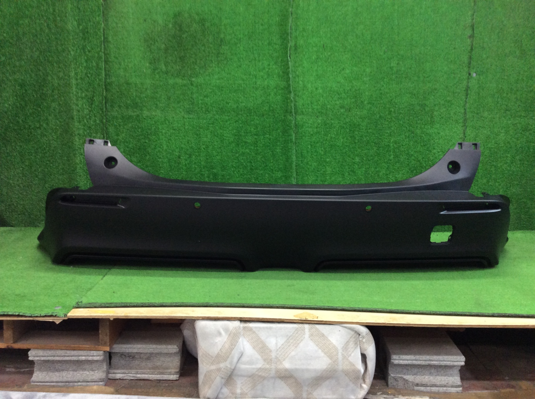 bZ4X　リヤバンパー