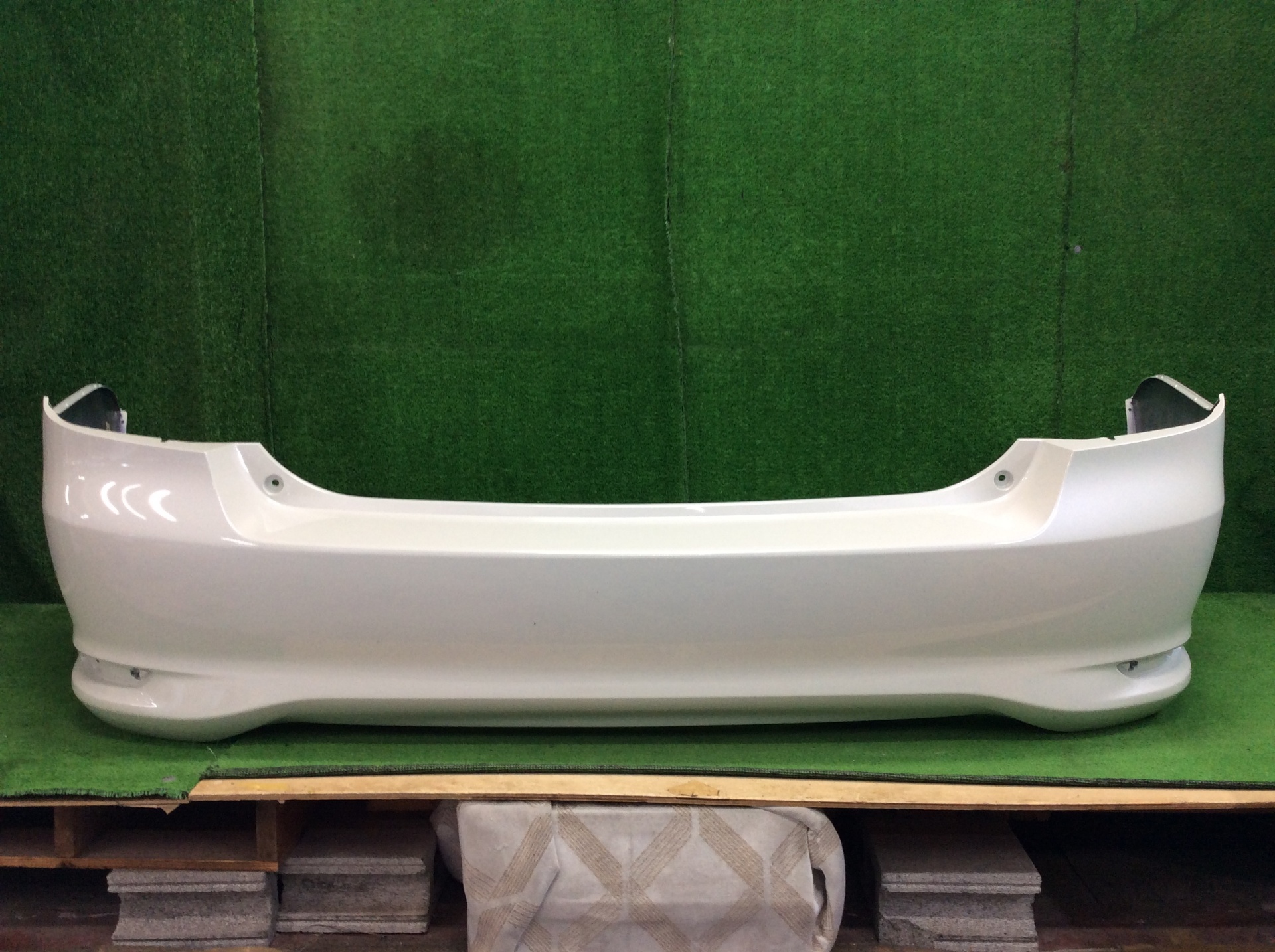 カローラアクシオ　リヤバンパー