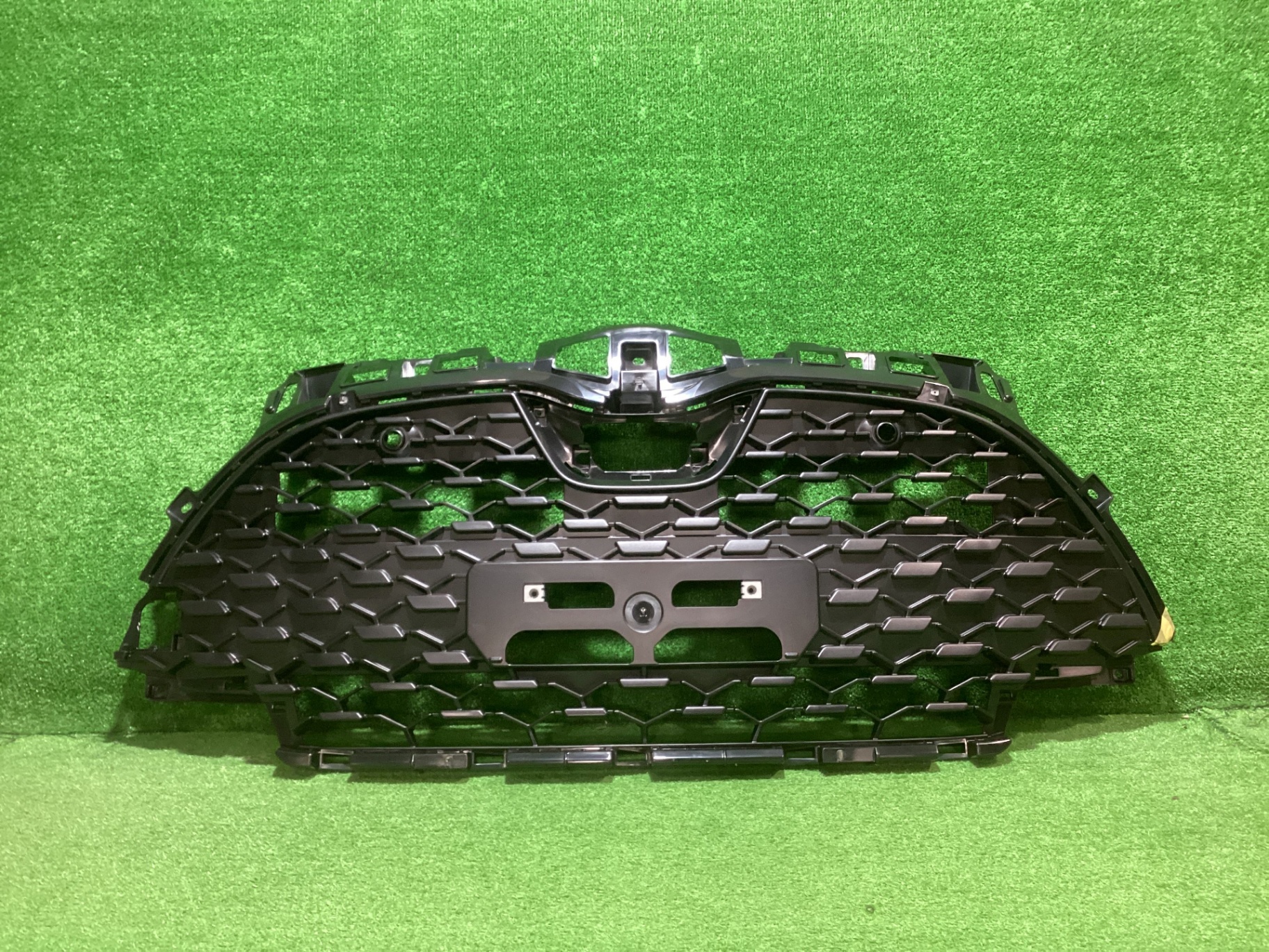 ヤリス　フロントグリル