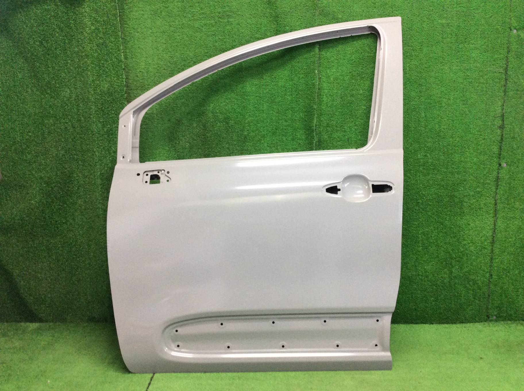 シエンタ　左フロントドアパネル