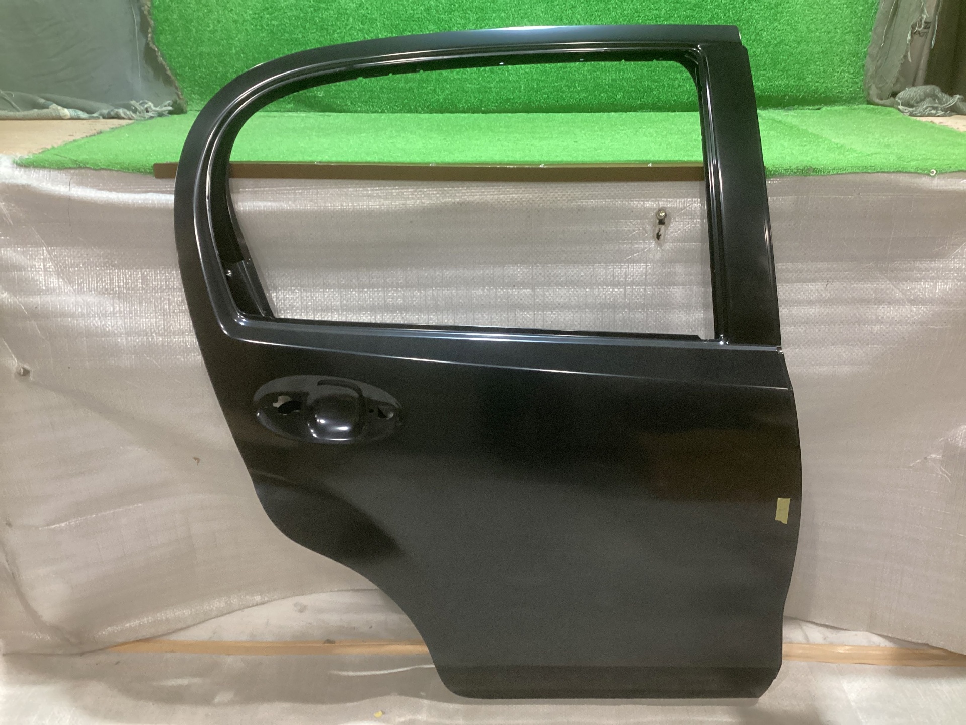 パッソ　右リヤドアパネル