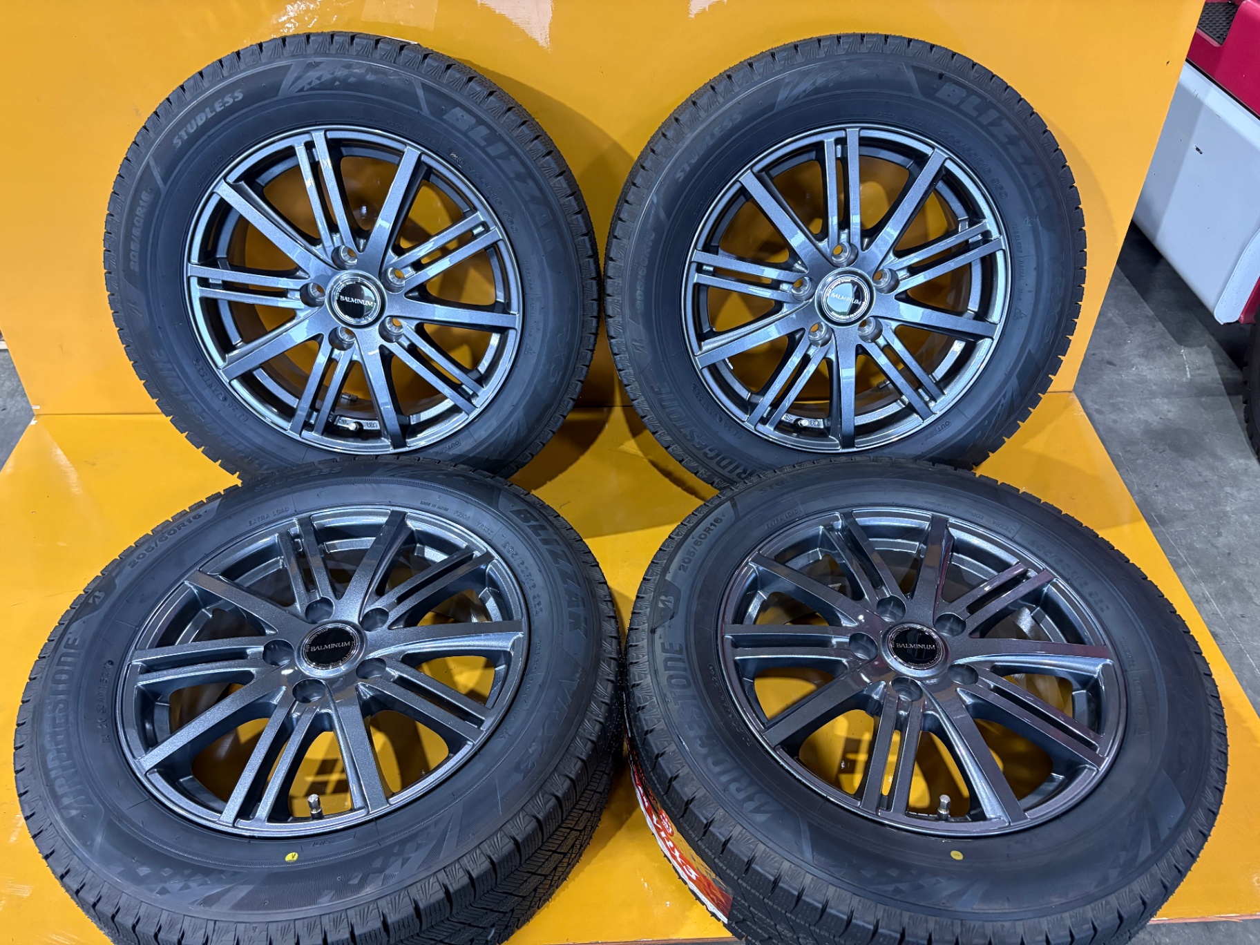 T94 スタッドレスタイヤ＆ホイールセット ブリザックVRX3 205/60R16 96Q XL BALMINUM BR10 16x6.5J +38 5H 114.3 4本セット
