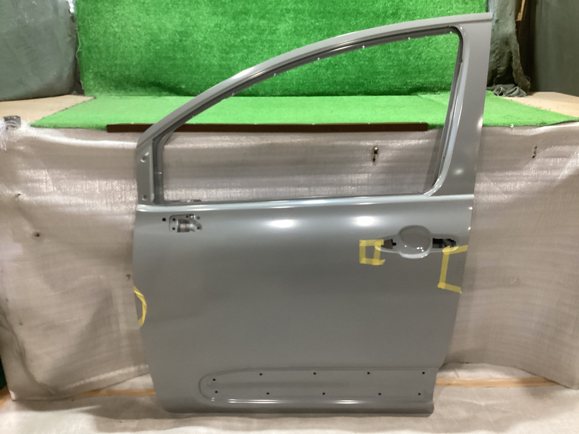 シエンタ　左フロントドアパネル