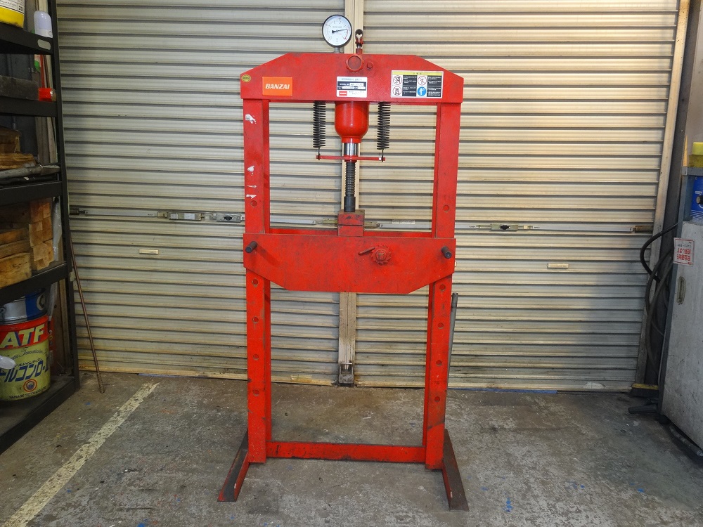 143　中古　バンザイ　油圧プレス15ｔ