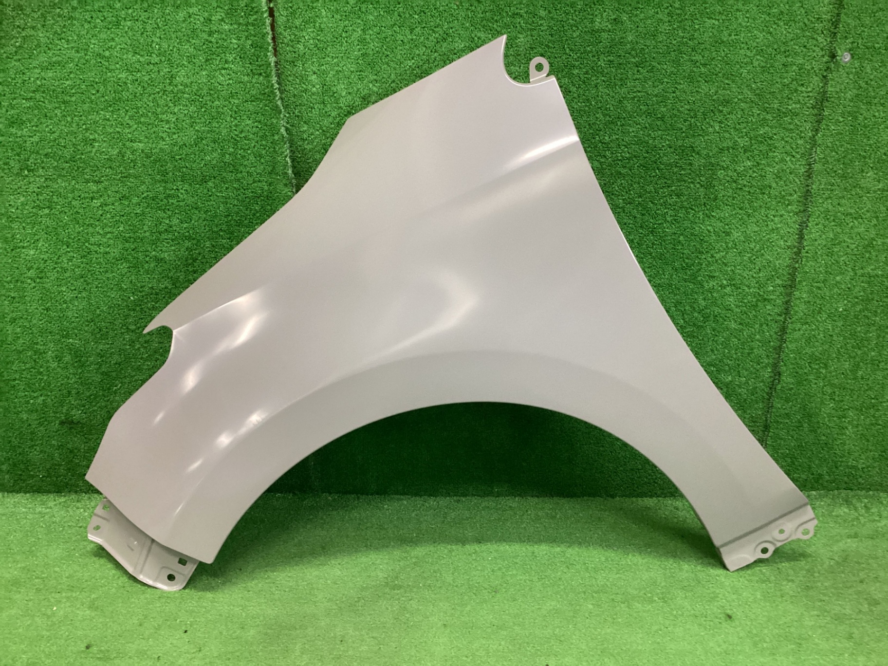 ヤリス　左Fフェンダー