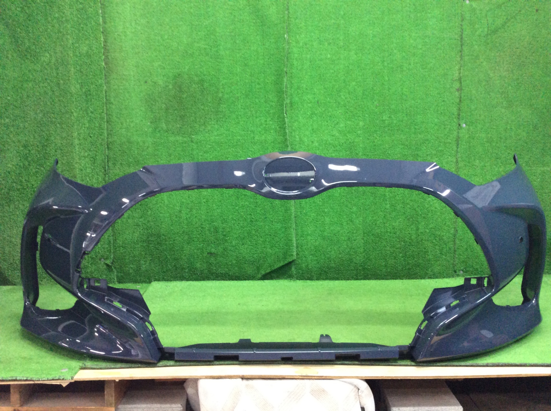 ヤリス　フロントバンパー