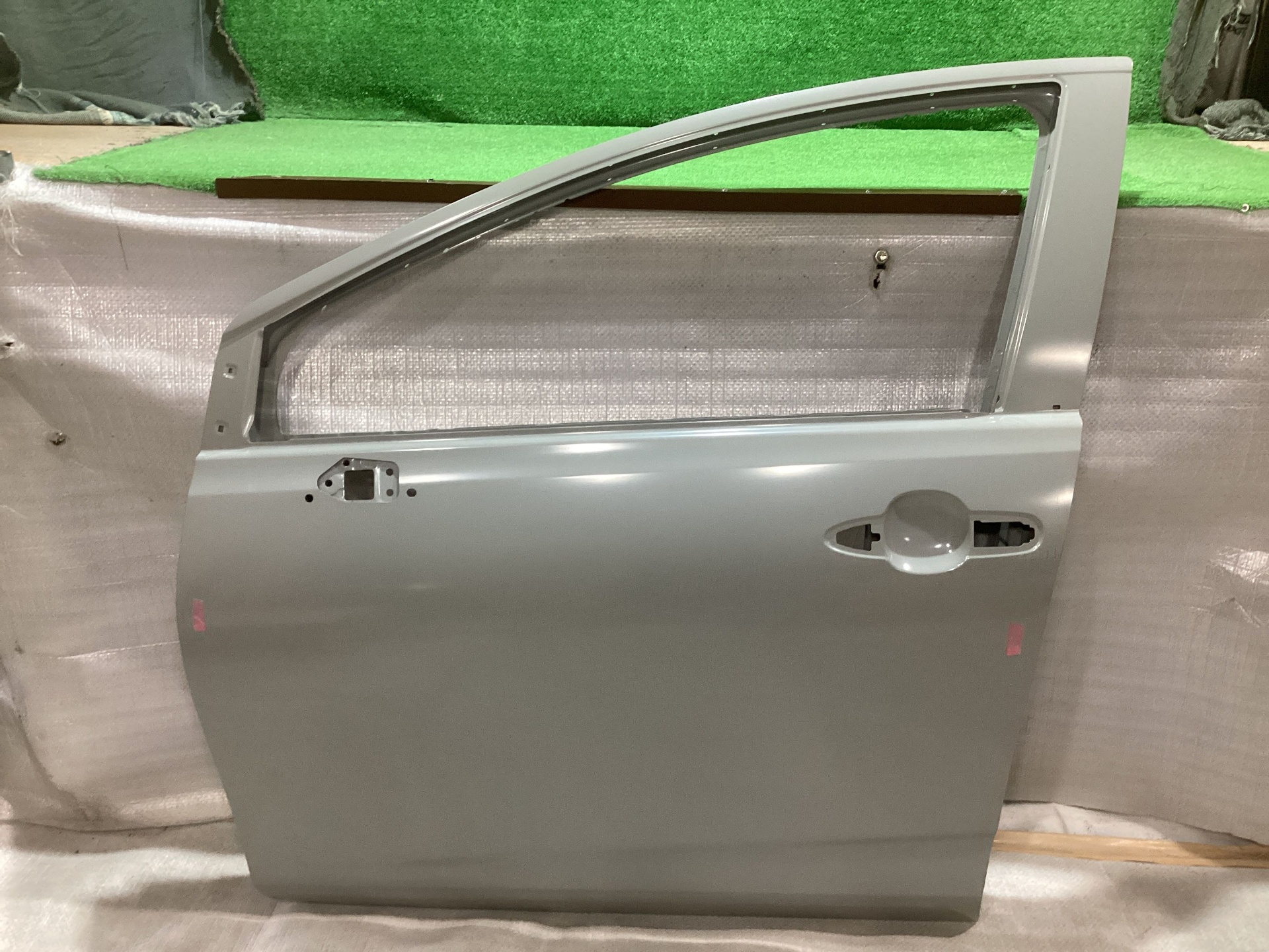 アクア　左フロントドアパネル