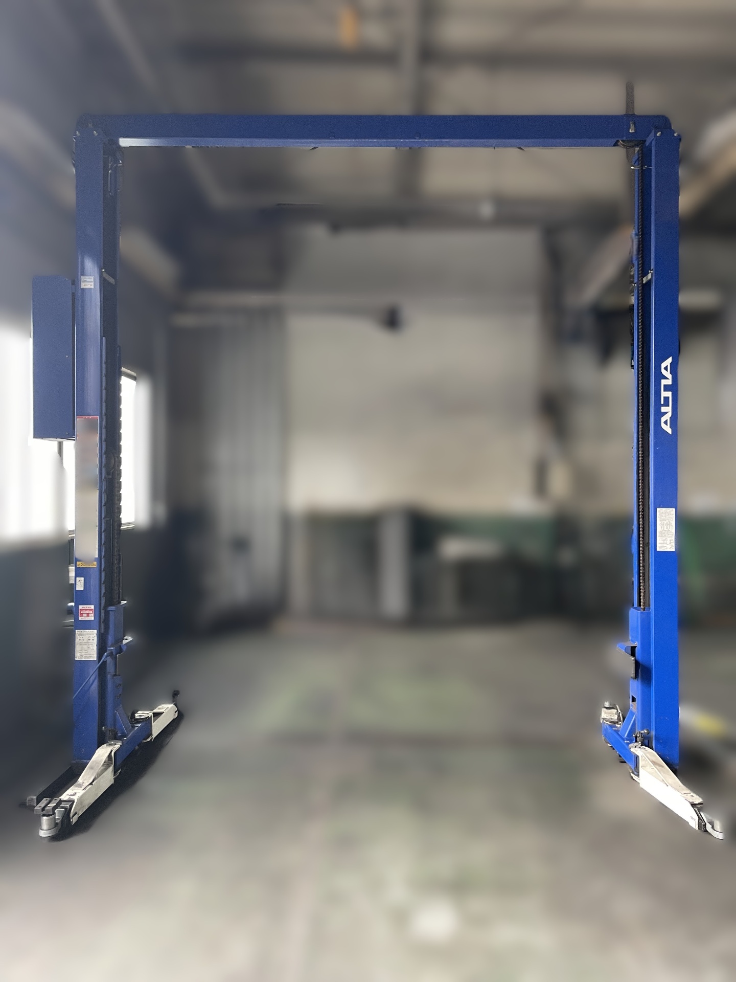 アルティア製門型リフト　3段アーム仕様