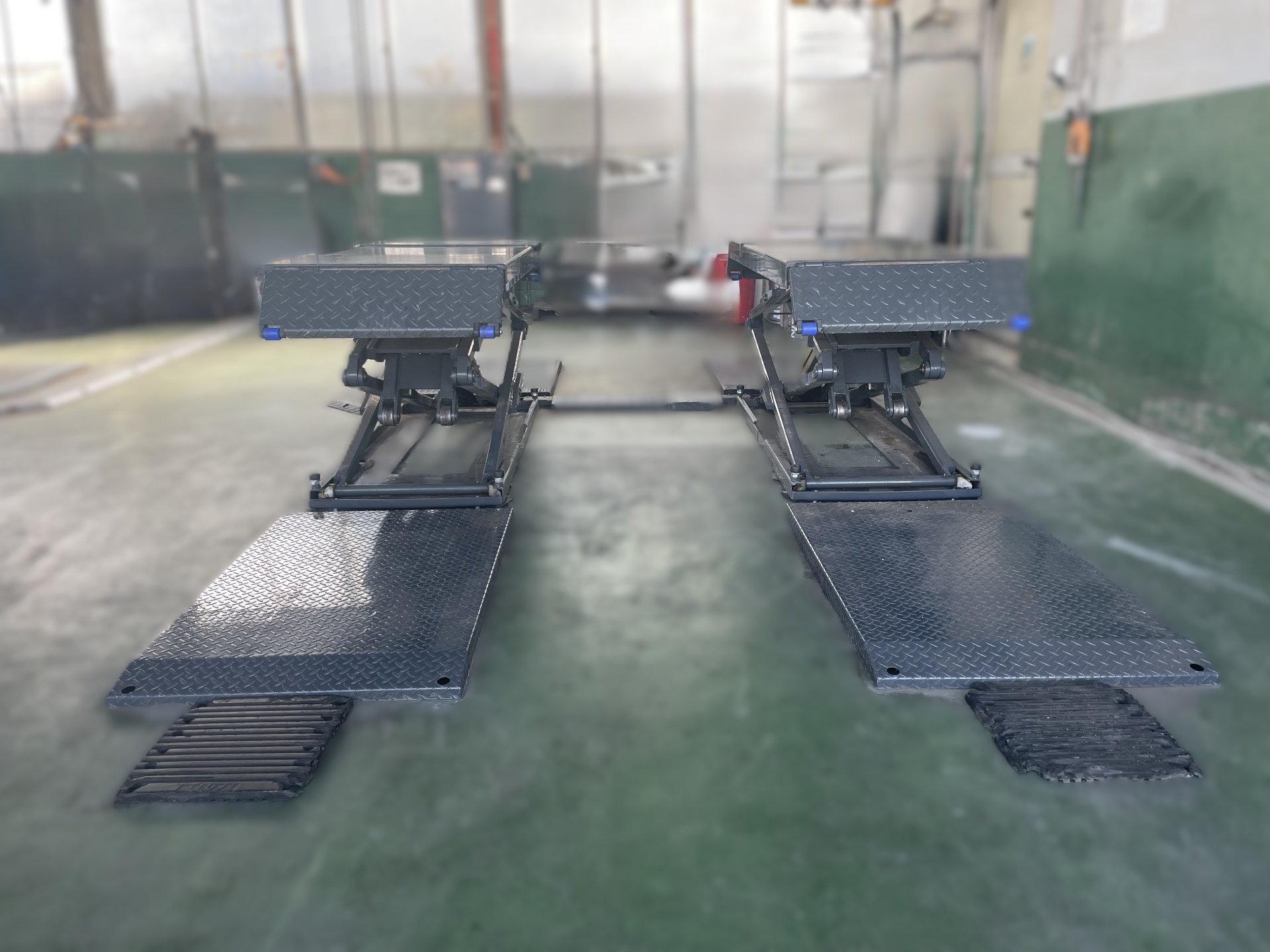 低床床上式リフト　バンザイ製イーグルⅡ　能力2.5ｔ