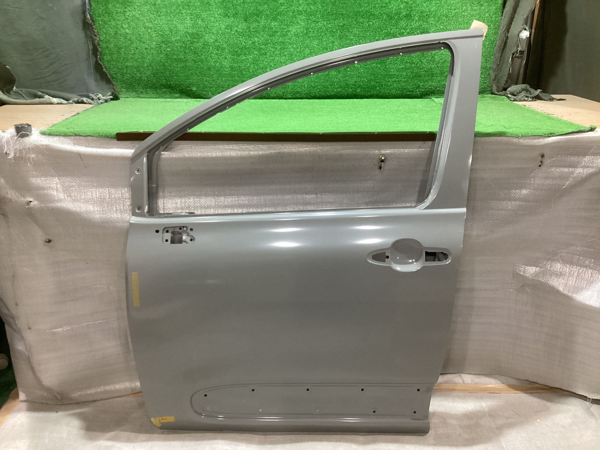 シエンタ　左フロントドアパネル