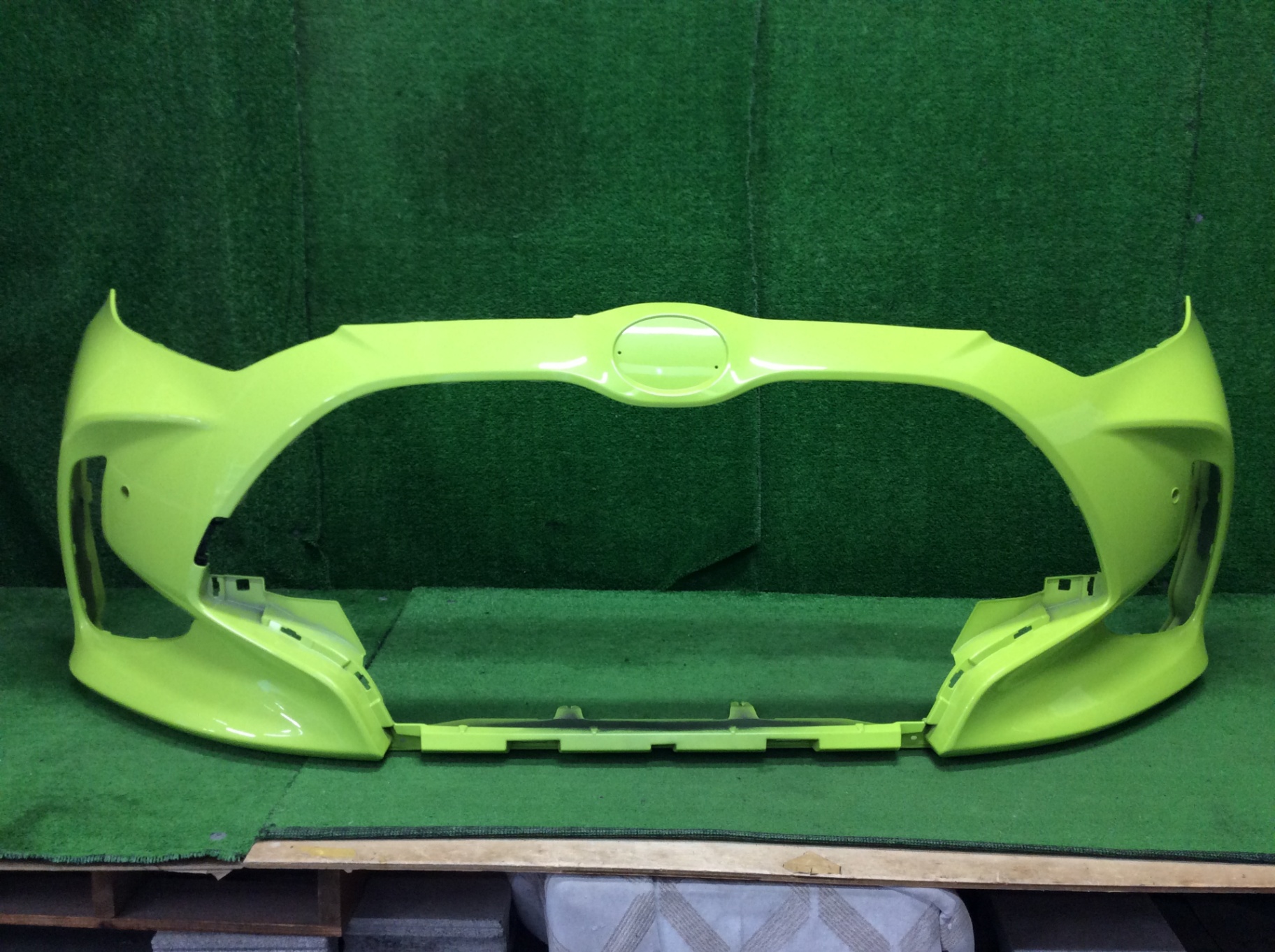 ヤリス　フロントバンパー